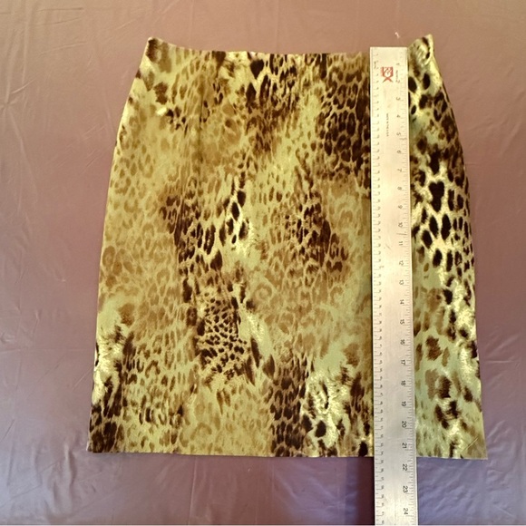 ECCOCI by Carlisle Green Leopard Print Pencil Midi Skirt Size 10/Medium MSRP$325 - Picture 5 of 7